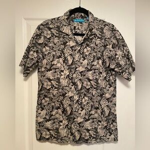 Tori Richard Men’s Hawaiian shirt in medium